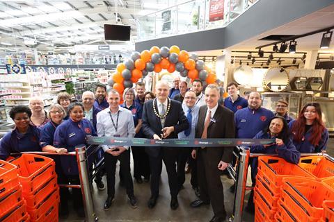 Cllr Philip Corthorne cutting the ribbon